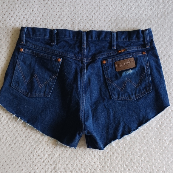 Vintage Wrangler High Waist Cut-Off Denim shorts - Picture 8 of 13
